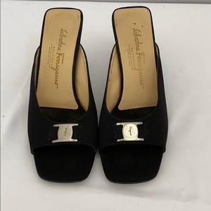 FERRAGAMO Size 8 Comfy Sandals Black